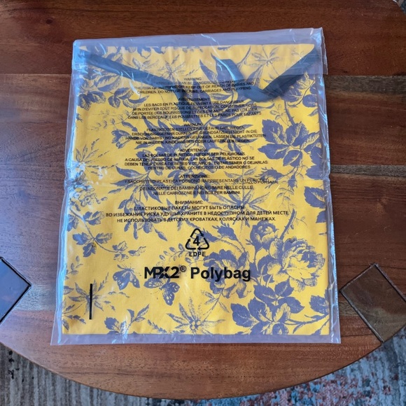 Gucci Beauty Drawstring Keepsake Bag - Picture 3 of 3